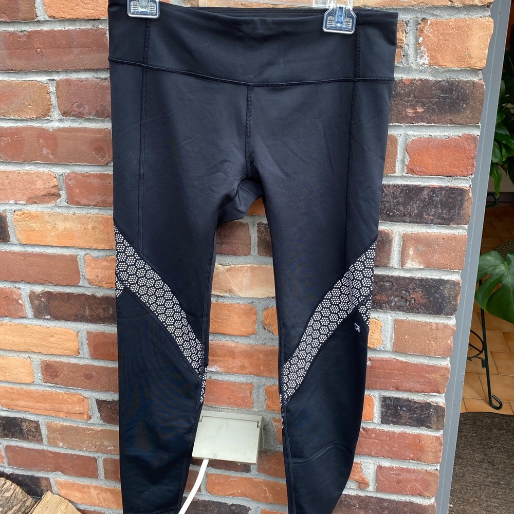 Gapfit gfast black leggings with reflective detail